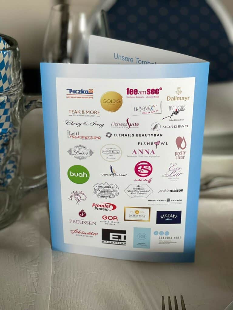 Spendenpreis der Tombola beim Benefizturnier von herzenswünsche