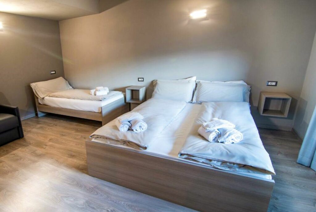 Hotel Saligari Doppelzimmer mit Seeblick und Balkon - 5