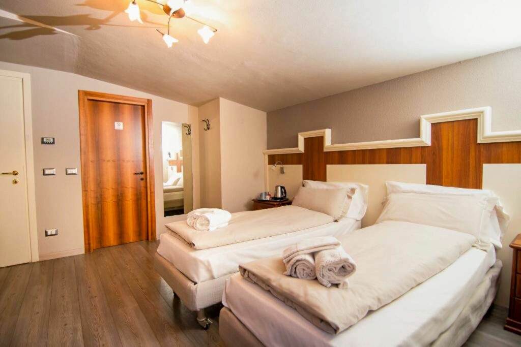 Hotel Saligari Doppelzimmer mit Seeblick und Balkon - 9