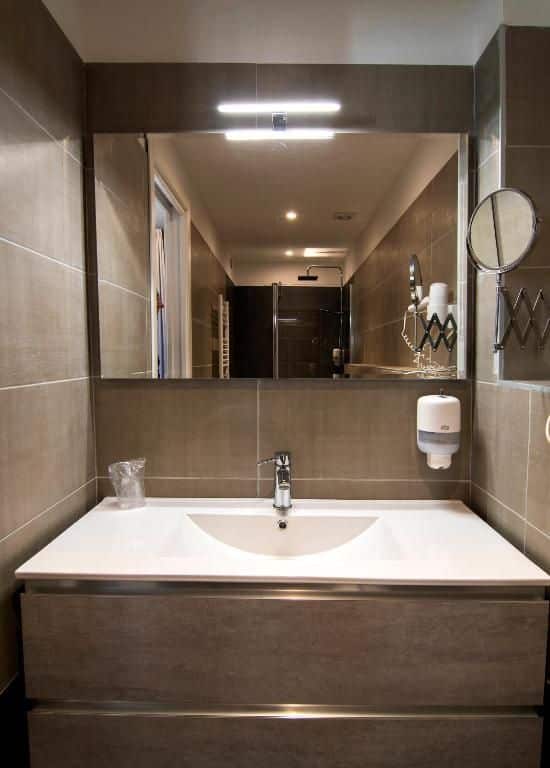 Hotel Saligari Doppelzimmer mit Seeblick und Balkon - 8