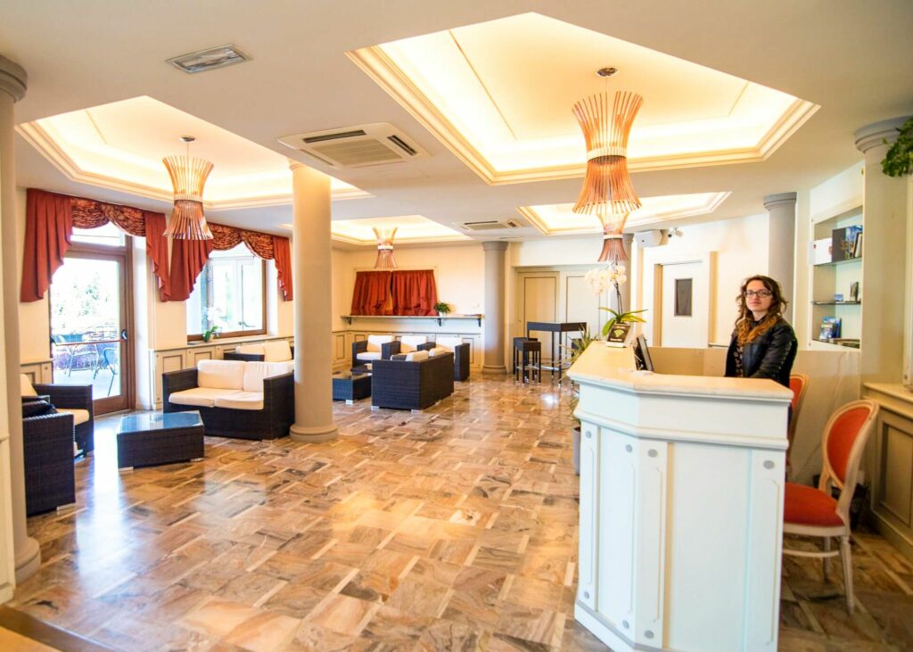 Hotel Saligari Doppelzimmer mit Seeblick und Balkon - 4